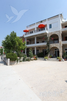 Holiday home 141789 - code 121656 - apartments makarska near sea
