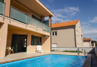 Apartments Dujic - Apartment with Pool View - apartments in croatia